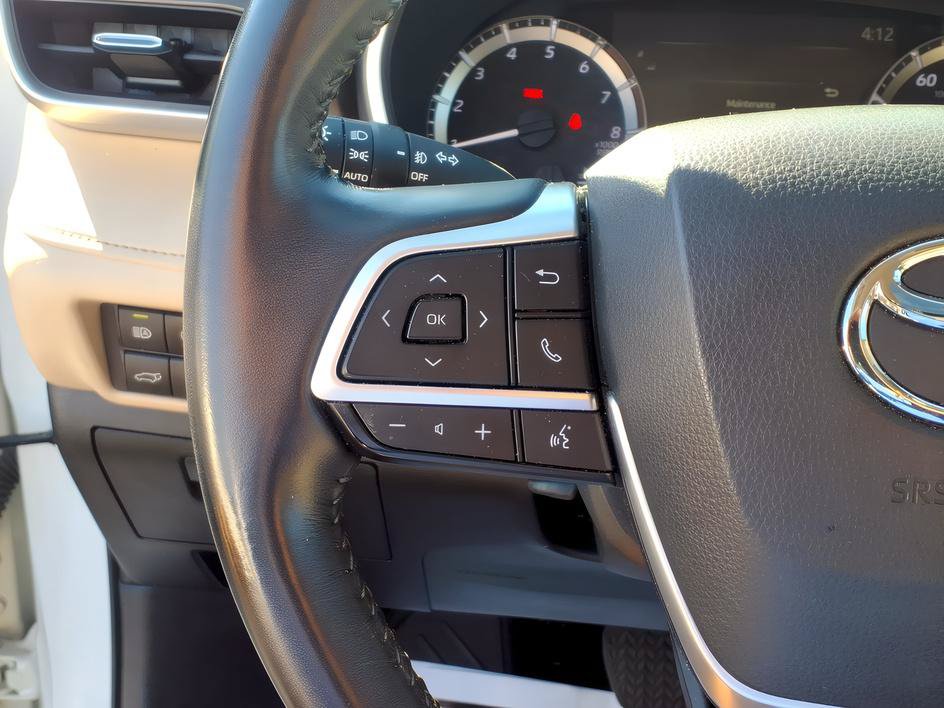 Used 2023 Toyota Highlander XLE FWD image 27