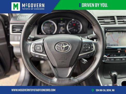 Used 2017 Toyota Camry SE w/ Moonroof Package FWD image 19