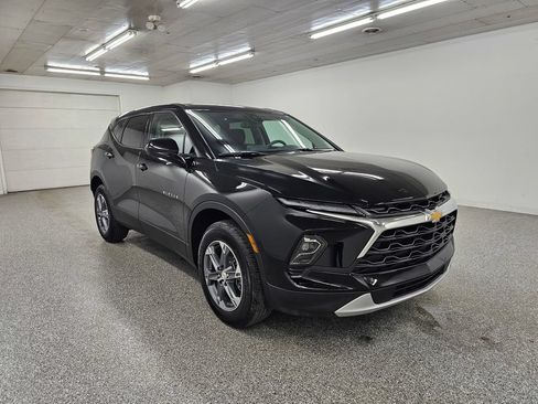 Used 2026 Chevrolet Blazer LT FWD image 3