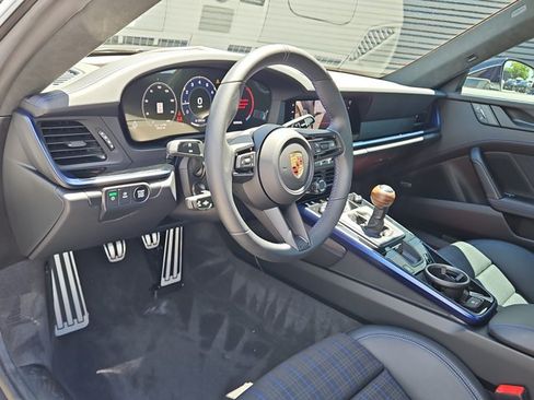 Used 2025 Porsche 911 Carrera T RWD image 4