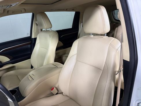 Used 2016 Toyota Highlander Limited FWD image 13