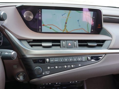 Used 2019 Lexus ES 350 w/ Premium Package image 16