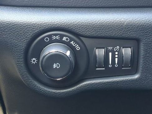 New 2026 Chrysler Pacifica Select FWD image 29