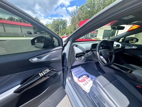 Used 2024 Volkswagen ID.4 S image 10