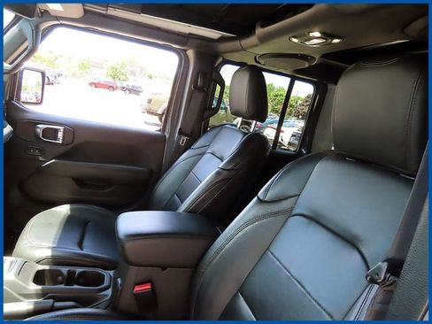 Used 2023 Jeep Wrangler Unlimited Sahara AWD/4WD image 13