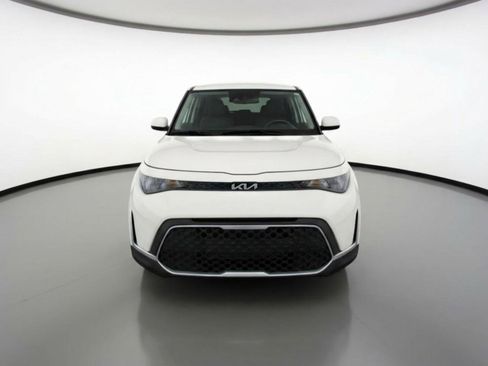 Used 2025 Kia Soul LX w/ LX Technology Package FWD image 2