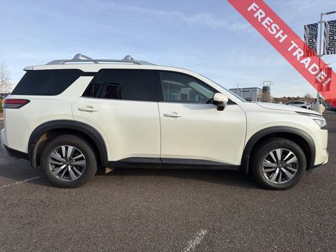 Used 2023 Nissan Pathfinder SL image 2
