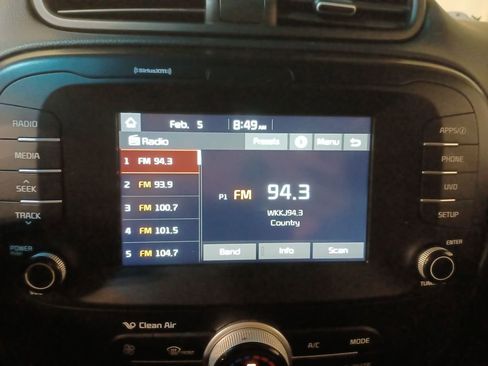 Used 2018 Kia Soul + image 12