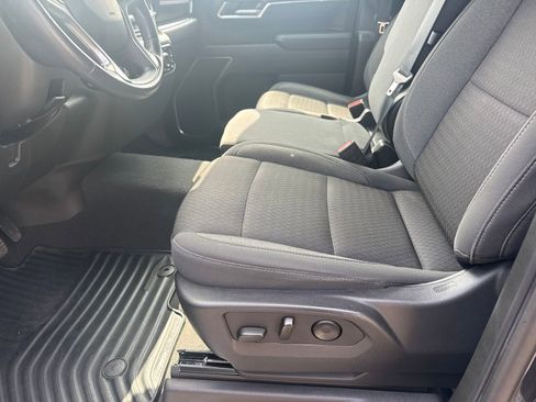 Used 2022 Chevrolet Silverado 1500 LT AWD/4WD image 8