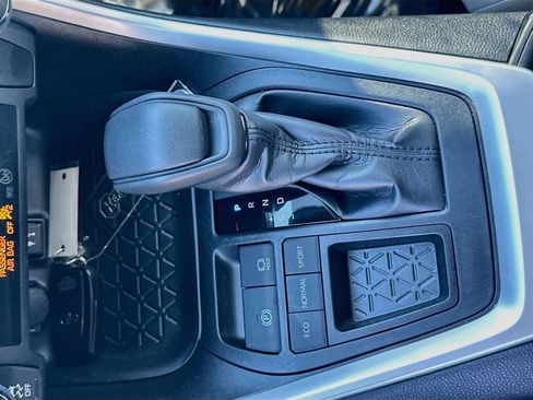 Used 2019 Toyota RAV4 XLE FWD image 15