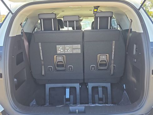 New 2026 Kia Carnival FWD image 10