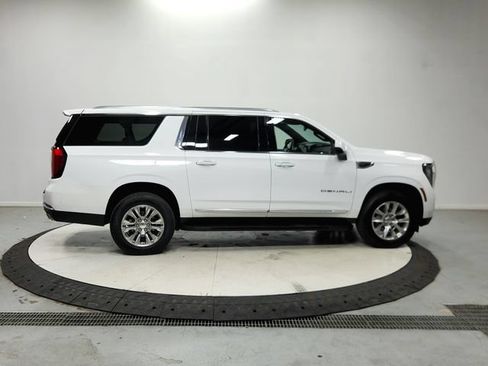 Used 2025 GMC Yukon XL Denali AWD/4WD image 9
