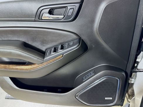 Used 2019 Chevrolet Suburban LT RWD image 16