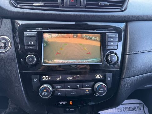 Used 2019 Nissan Rogue SV AWD/4WD image 19
