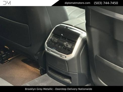 Used 2025 BMW i7 xDrive60 AWD/4WD image 22