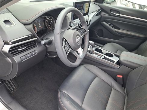 Used 2024 Nissan Altima 2.5 SR w/ SR Premium Package image 14