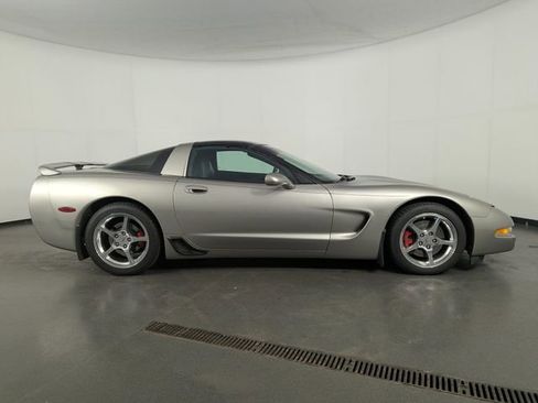 Used 1999 Chevrolet Corvette Coupe w/ Memory Pkg RWD image 9