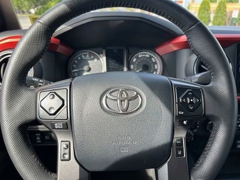 Used 2018 Toyota Tacoma TRD Off-Road AWD/4WD image 28