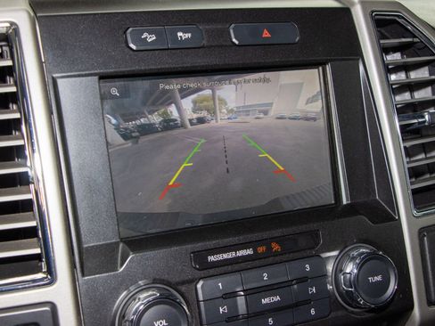 Used 2015 Ford F150 Lariat image 32