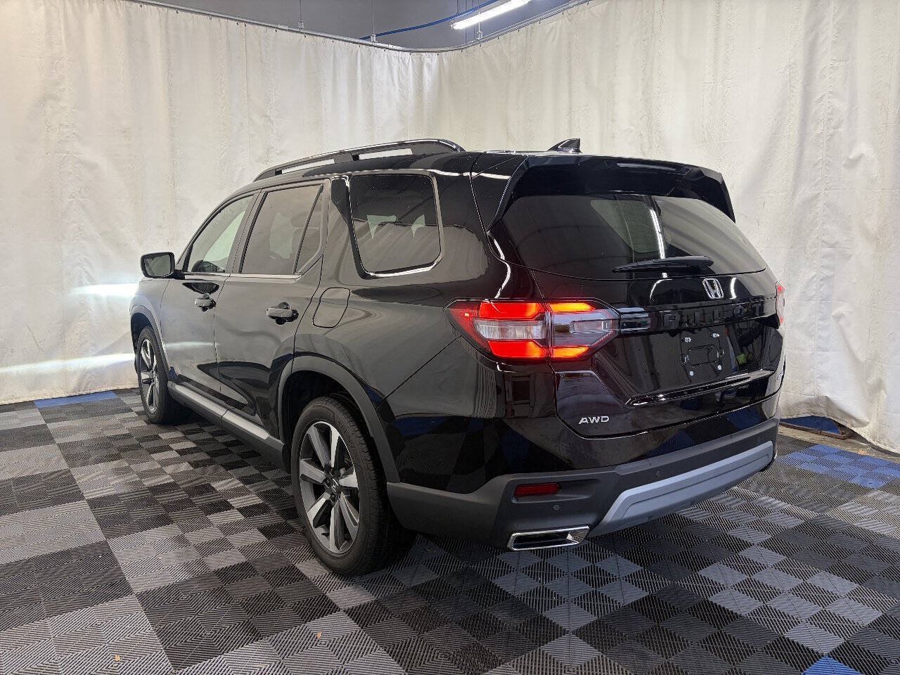 Used 2025 Honda Pilot Elite image 5