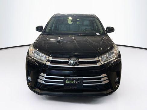 Used 2017 Toyota Highlander XLE w/ Carpet Mat Package AWD/4WD image 2
