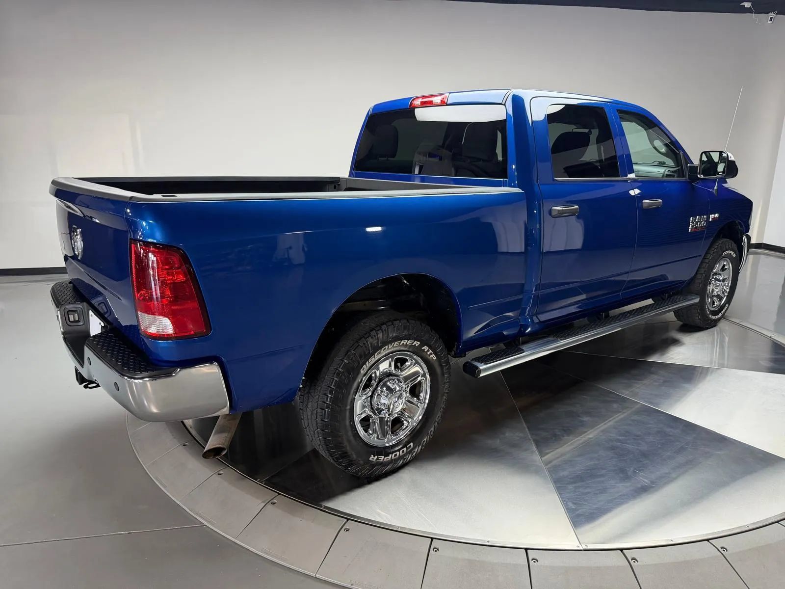 Used 2018 RAM 2500 Tradesman w/ Chrome Appearance Group RWD image 2