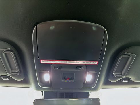 Used 2025 Toyota Camry SE w/ Convenience Package image 18