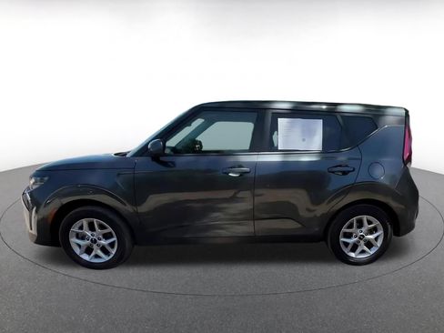 Used 2025 Kia Soul LX w/ LX Technology Package FWD image 9
