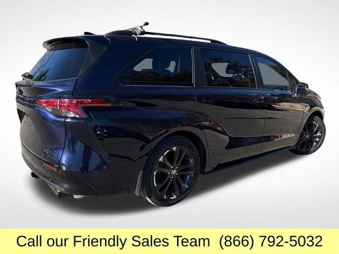 Certified 2022 Toyota Sienna Platinum image 6