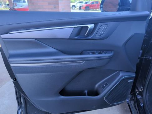 Used 2025 Buick Enclave Sport Touring AWD/4WD image 12
