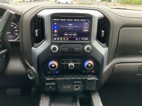 Used 2019 GMC Sierra 1500 SLT w/ SLT Premium Plus Package AWD/4WD image 35