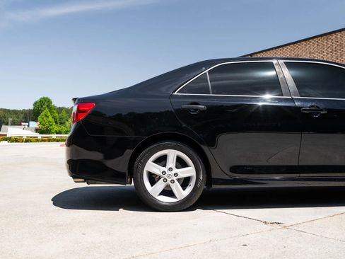 Used 2014 Toyota Camry SE FWD image 10