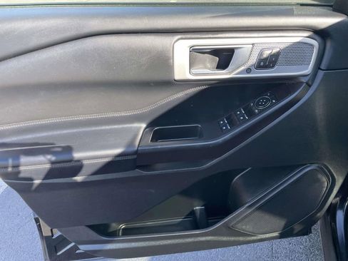 Used 2020 Ford Explorer Platinum image 26