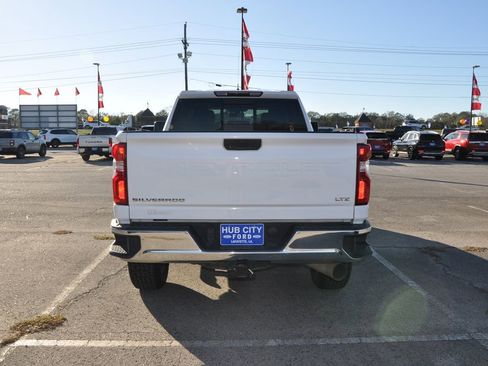 Used 2022 Chevrolet Silverado 2500 LTZ image 4