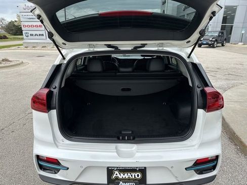 Used 2022 Kia Niro EX Premium w/ Cold Weather Package FWD image 10