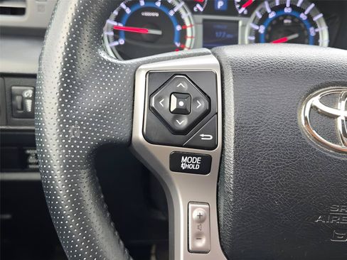 Used 2017 Toyota 4Runner Limited AWD/4WD image 26