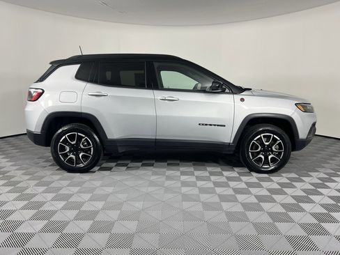 Used 2024 Jeep Compass Trailhawk image 9