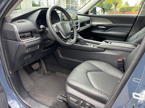 Used 2024 Toyota Grand Highlander XLE AWD/4WD image 12