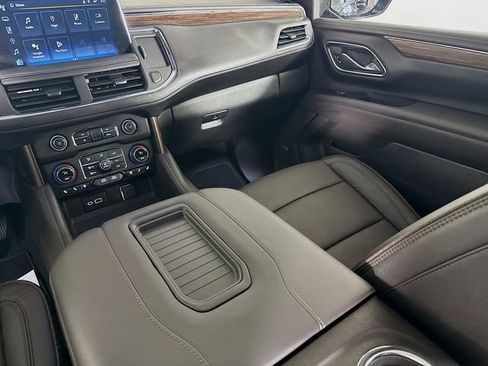 Used 2024 Chevrolet Suburban High Country image 26