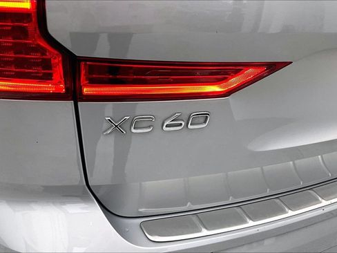Used 2023 Volvo XC60 B5 Ultimate w/ Climate Package FWD image 42