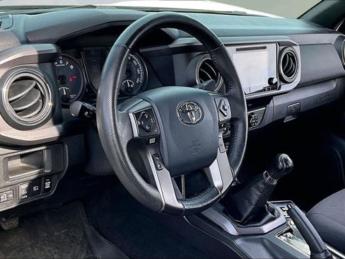 Used 2019 Toyota Tacoma TRD Off-Road image 12
