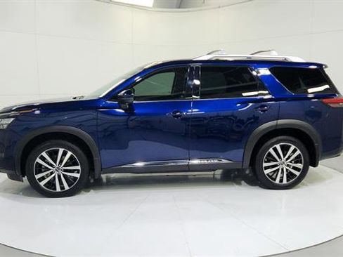 Certified 2025 Nissan Pathfinder Platinum w/ Cargo Package AWD/4WD image 5