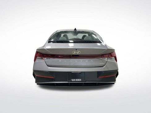 New 2025 Hyundai Elantra Limited image 15