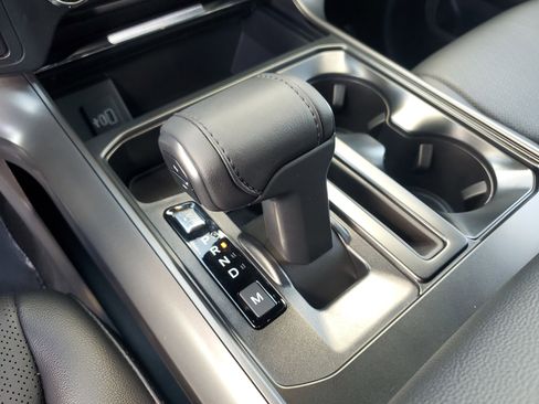 Used 2025 Ford F150 Lariat w/ Equipment Group 501A Mid image 26