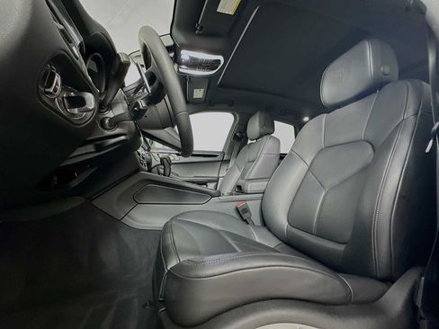 Certified 2026 Porsche Macan AWD/4WD image 5