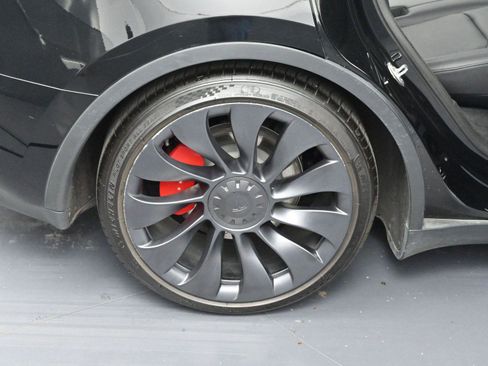 Used 2024 Tesla Model Y Performance image 29