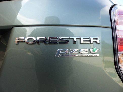 Used 2017 Subaru Forester 2.5i Touring AWD/4WD image 16