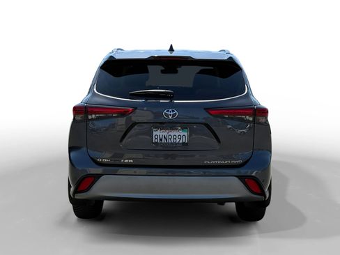Used 2021 Toyota Highlander Platinum image 4