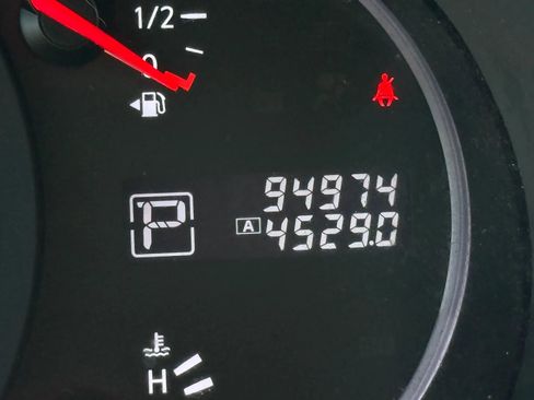 Used 2013 Nissan Quest SV w/ Leather Pkg FWD image 34