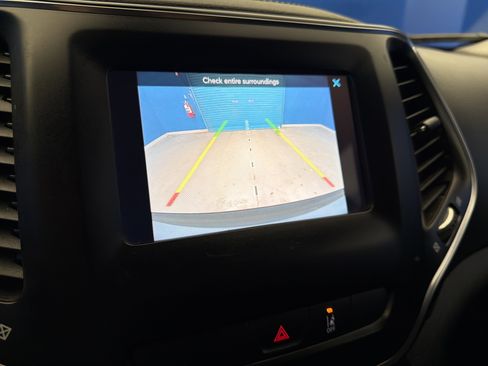 Used 2021 Jeep Cherokee Latitude image 19